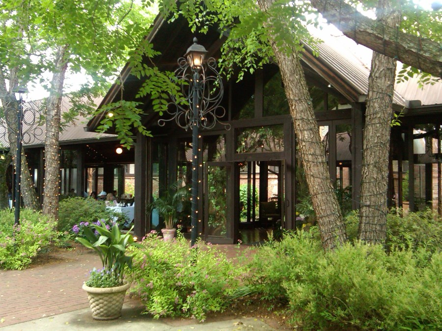 /home/wpcom/public_html/wp-content/blogs.dir/3e6/17878083/files/2011/05/deerpark-restaurant-biltmore-estate.jpg