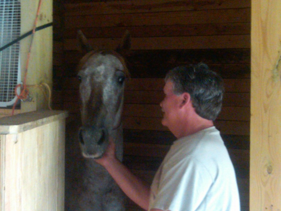 /home/wpcom/public_html/wp-content/blogs.dir/3e6/17878083/files/2011/07/tony-with-the-neighbors-horse.jpg