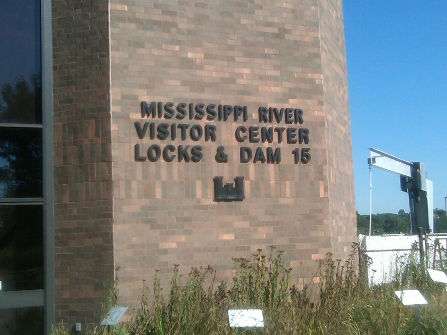 /home/wpcom/public_html/wp-content/blogs.dir/3e6/17878083/files/2011/08/mississippi-river-visitor-center-rock-island.jpg