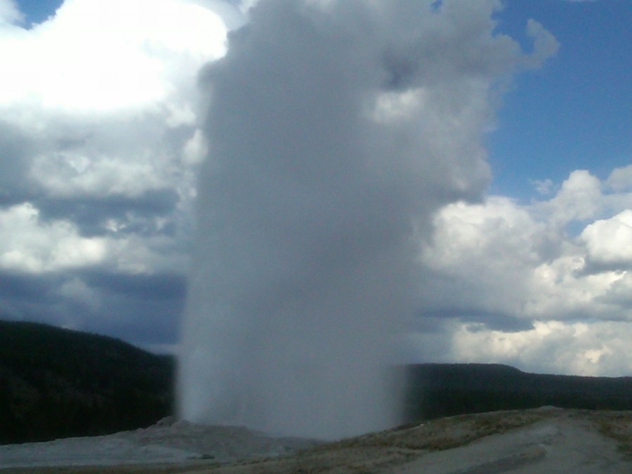 /home/wpcom/public_html/wp-content/blogs.dir/3e6/17878083/files/2011/08/old-faithful.jpg The Best Show in Town - Old Faithful!