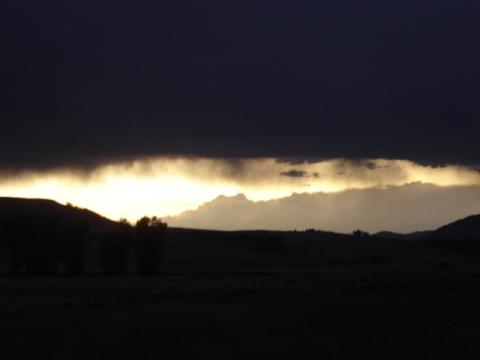 /home/wpcom/public_html/wp-content/blogs.dir/3e6/17878083/files/2011/09/marvelous-sunset.jpg Marvelous Sunset in Big Sky Country