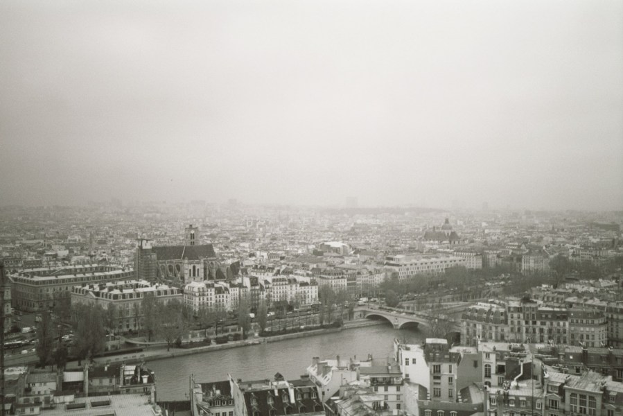 /home/wpcom/public_html/wp-content/blogs.dir/3e6/17878083/files/2011/10/black-and-white-of-paris-with-seine-river.jpg Rooftops Above Paris