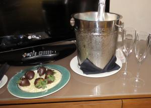 Hilton Head birthday champagne and berries