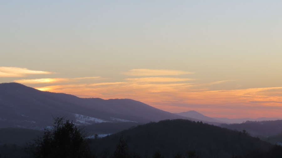 Bland snow and sun and fog